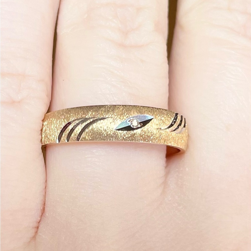 Thick 5mm 10k solid yellow gold diamond accent men’s wedding band matte ring - Picture 4 of 9